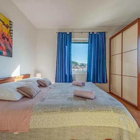 Lovely In With House Sea View